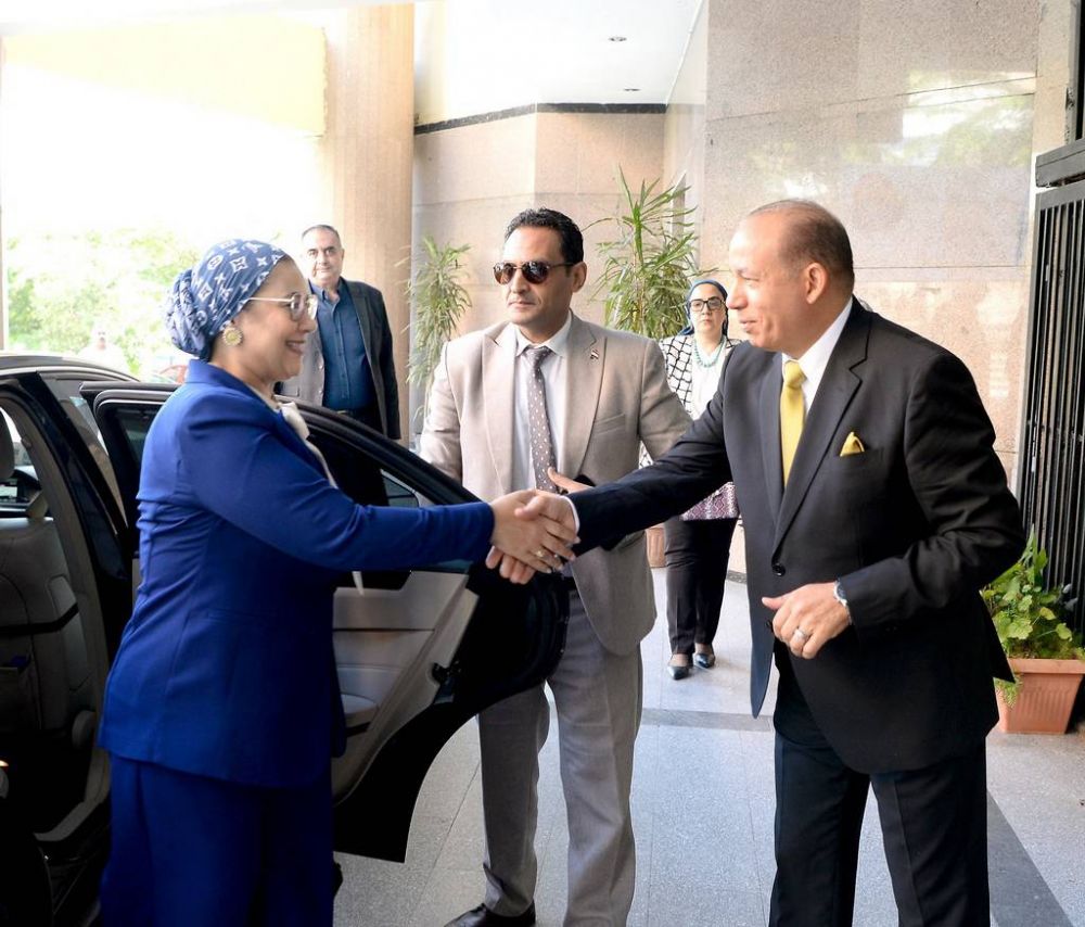 رئيس جامعة المنصورة يستقبل المستشارة أمل عمار خلال زيارتها لجامعة المنصورة