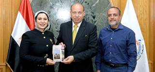 رئيس جامعة المنصورة يستقبل فريق مركز الحفريات الفقارية