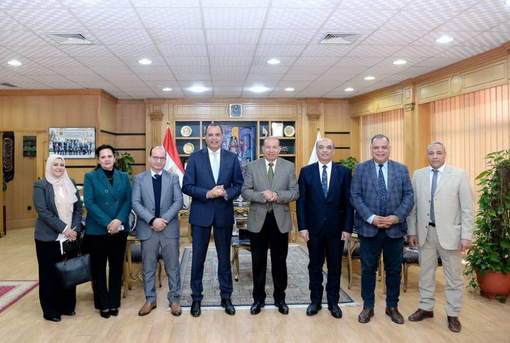 رئيس جامعة المنصورة يستقبل نائب رئيس هيئة الشراء الموحد لبحث التعاون في تطوير المنظومة الطبية والتحول الرقمي بالمستشفيات الجامعية