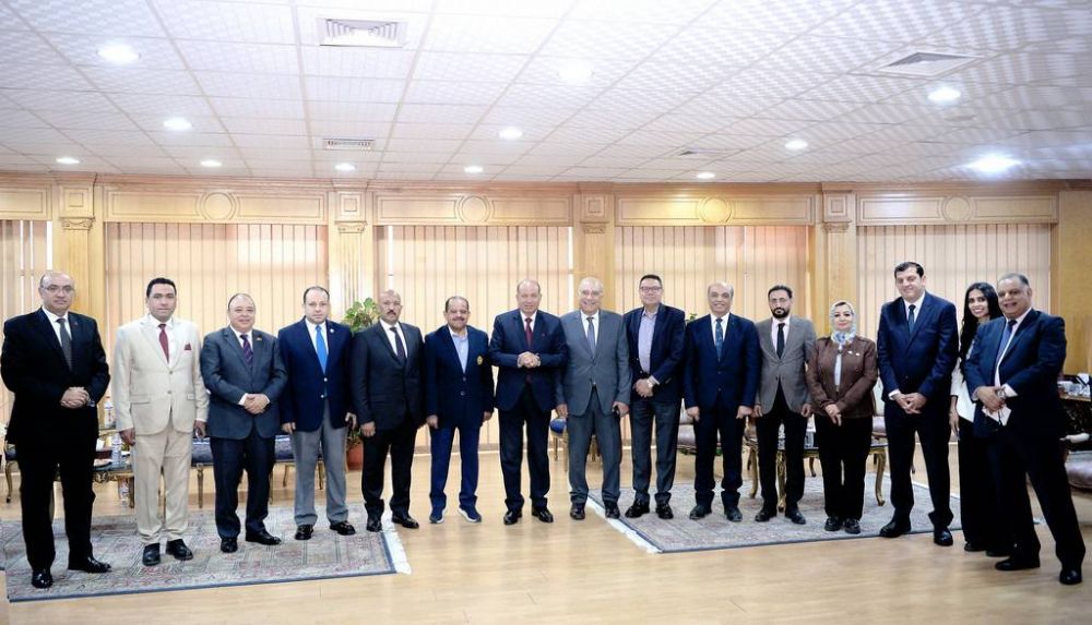 Le prof Dr Chérif Khater, Président de l'Université de Mansoura, a reçu une délégation de membres de la Chambre des Représentants et du Sénat au siège de l'administration de l'université. 