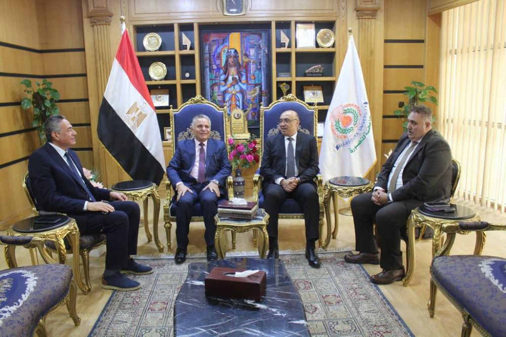 رئيس جامعة السويس في زيارة لجامعة المنصورة