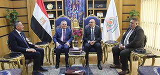 رئيس جامعة السويس في زيارة لجامعة المنصورة