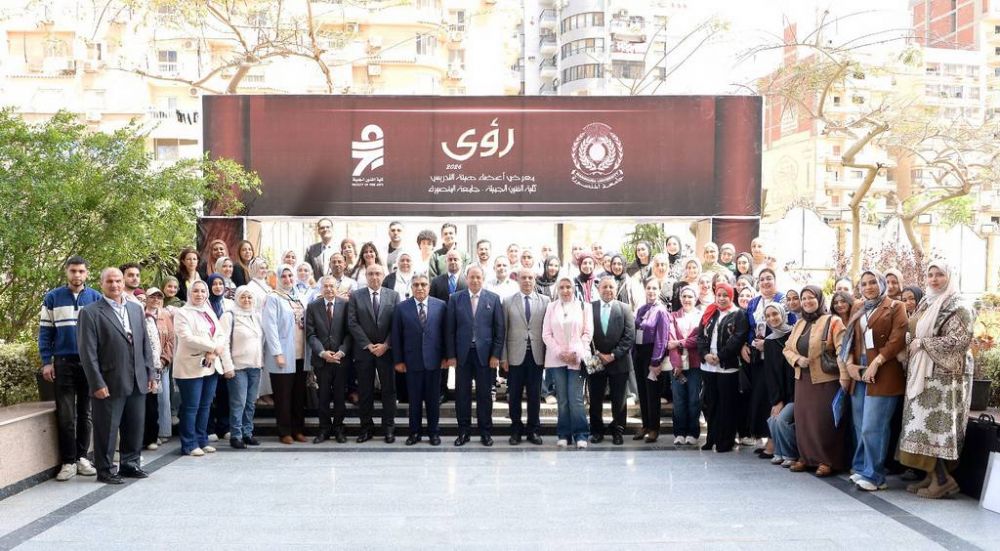 جامعة المنصورة تفتتح معرض الفن التشكيلي «رؤى 2026» بحضور محافظ الدقهلية