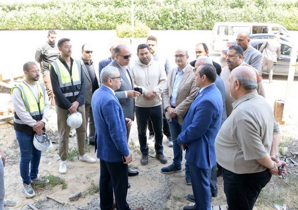 رئيس جامعة المنصورة يتابع ميدانيًّا تنفيذ مشروعات التطوير بالقطاع التعليمي