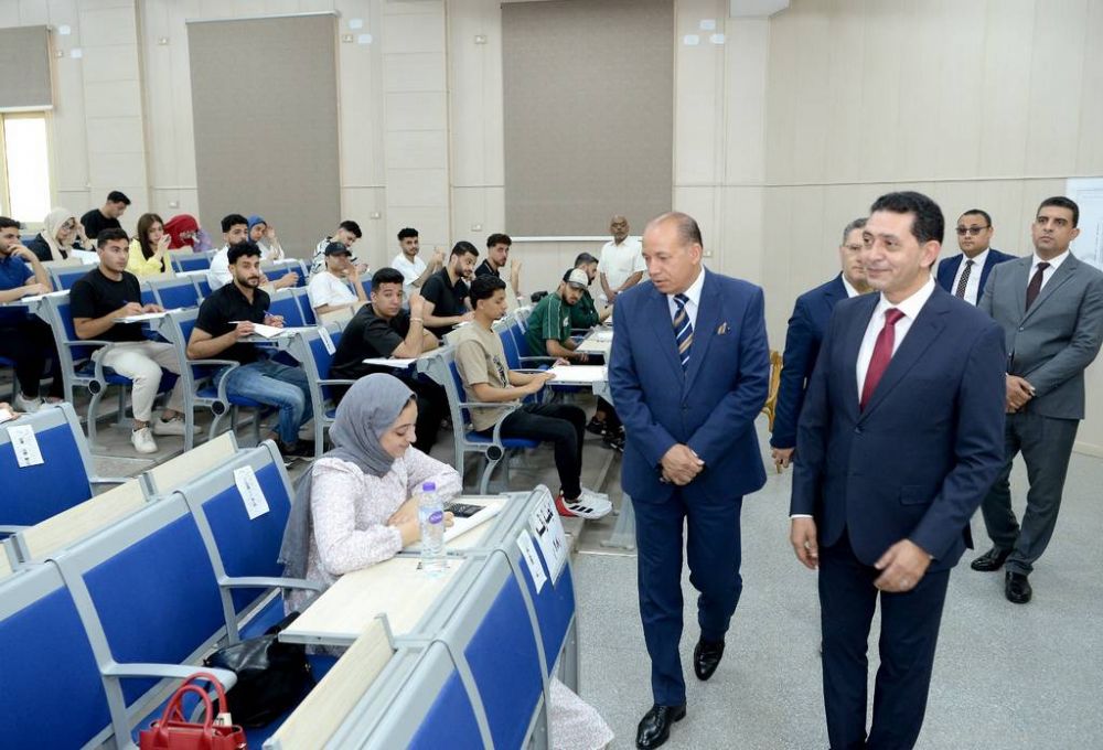 رئيس جامعة المنصورة يواصل جولاته لتفقد سير الامتحانات بكليات الجامعة