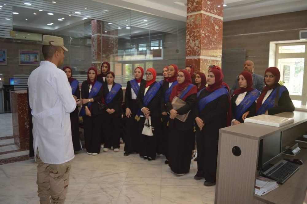 Une délégation d'étudiants de l'Université de Mansoura visite les laboratoires principaux de la Direction de la guerre chimique pour renforçant la conscience scientifique et nationale