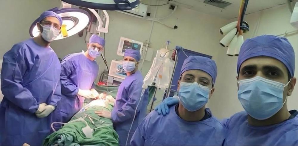 L'Hôpital d'Urgence de l'Université de Mansoura réussit à sauver un patient victime d'un coup de poignard pénétrant au cœur grâce à une intervention chirurgicale urgente
