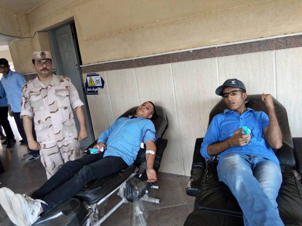 Les étudiants de l'éducation militaire de l'Université de Mansoura font don de 75 poches de sang au profit de l'Hôpital Universitaire de Mansoura
