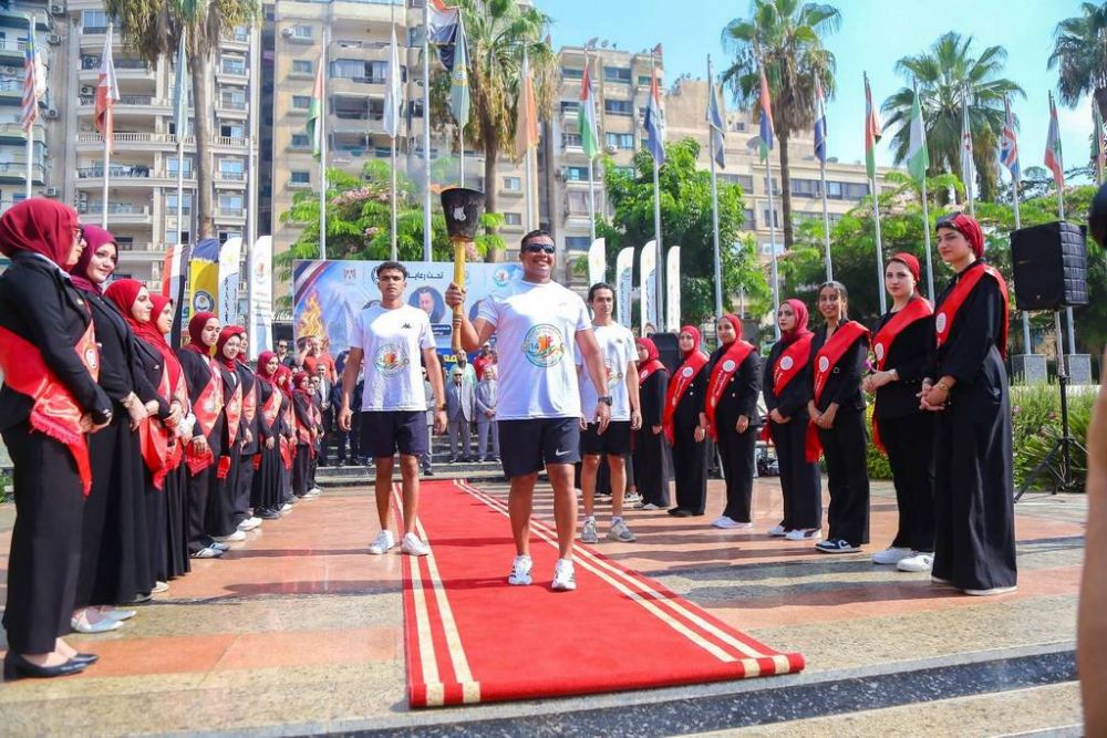 Mansoura University receives the torch of the 14th University and Higher Institutes Youth Week at the "People's Square"